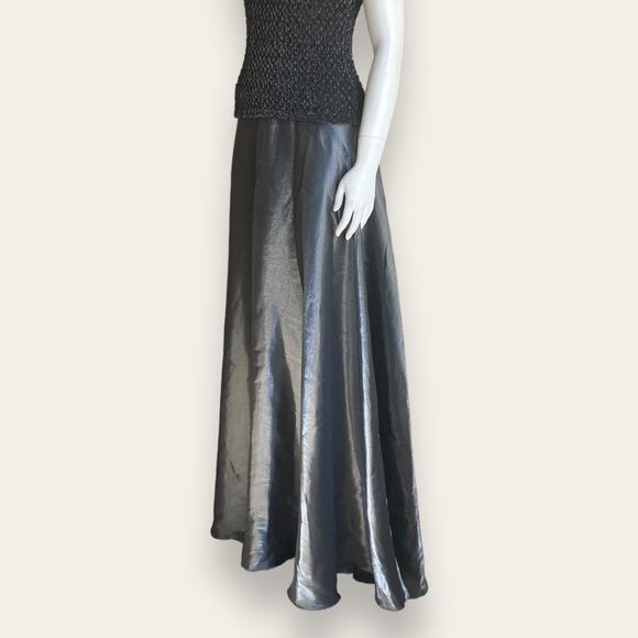 Y2K Silver Liquid Satin Formal floor length Gown JS collection Size 8 - Picture 6 of 10